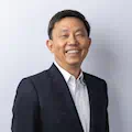集團行政總裁兼執行董事黃清風（OBE）